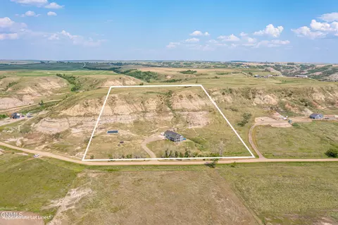 4870 132nd Dr NW, Williston, ND 58801 photo 2