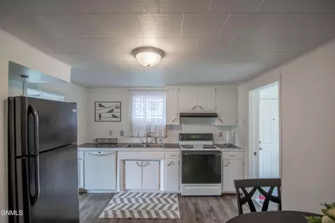 907 Ingals Ave E, Bismarck, ND 58504 photo 9
