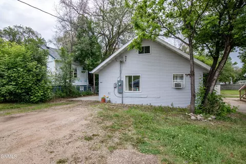 907 Ingals Ave E, Bismarck, ND 58504 photo 4