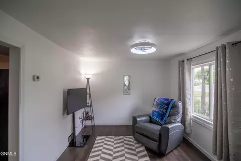 907 Ingals Ave E, Bismarck, ND 58504 photo 7