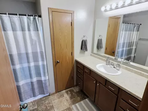 7121 Bear Path Dr, Bismarck, ND 58504 photo 18