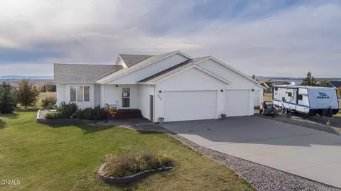 7121 Bear Path Dr, Bismarck, ND 58504 photo 2