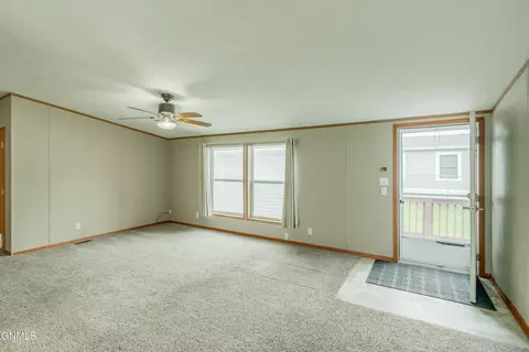 5105 Redcoat Loop, Bismarck, ND 58503 photo 8