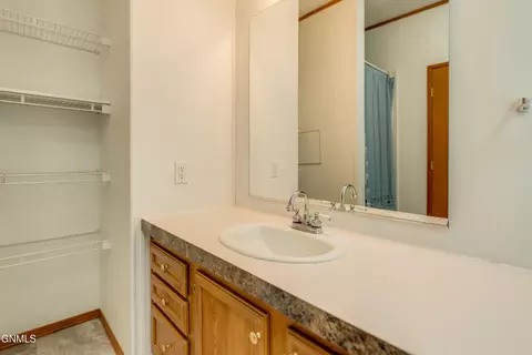 5105 Redcoat Loop, Bismarck, ND 58503 photo 19