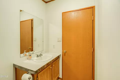 5105 Redcoat Loop, Bismarck, ND 58503 photo 26