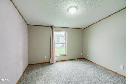 5105 Redcoat Loop, Bismarck, ND 58503 photo 23
