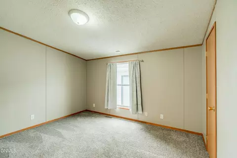 5105 Redcoat Loop, Bismarck, ND 58503 photo 15