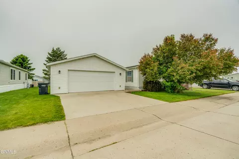 5105 Redcoat Loop, Bismarck, ND 58503