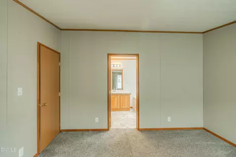 5105 Redcoat Loop, Bismarck, ND 58503 photo 16