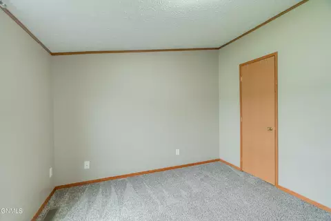 5105 Redcoat Loop, Bismarck, ND 58503 photo 24