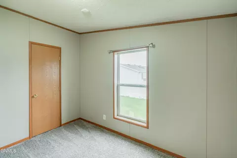 5105 Redcoat Loop, Bismarck, ND 58503 photo 22