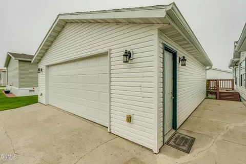 5105 Redcoat Loop, Bismarck, ND 58503 photo 5