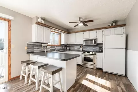 2117 Harmon Ave, Bismarck, ND 58501 photo 6