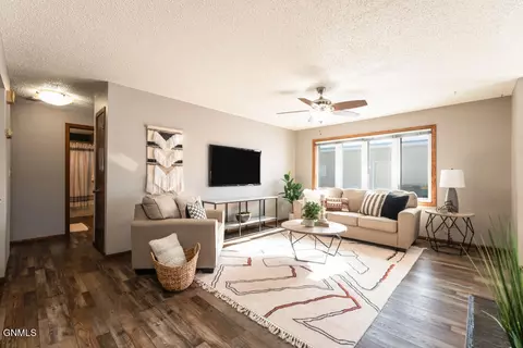 2117 Harmon Ave, Bismarck, ND 58501