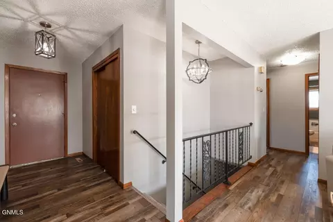 2117 Harmon Ave, Bismarck, ND 58501 photo 14