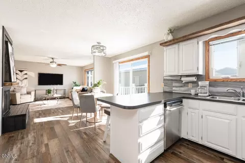 2117 Harmon Ave, Bismarck, ND 58501 photo 8
