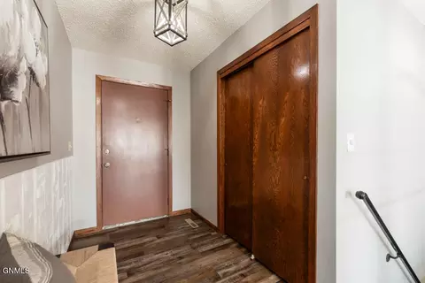 2117 Harmon Ave, Bismarck, ND 58501 photo 4
