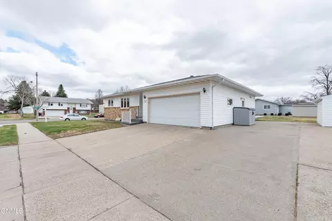 2117 Harmon Ave, Bismarck, ND 58501 photo 27