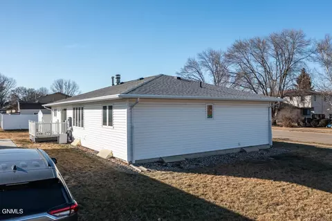 2117 Harmon Ave, Bismarck, ND 58501 photo 24