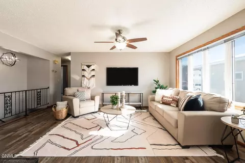 2117 Harmon Ave, Bismarck, ND 58501 photo 3