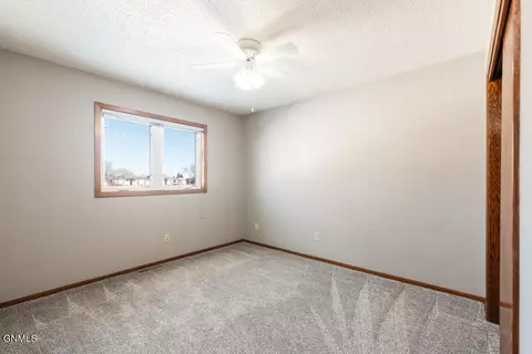 2117 Harmon Ave, Bismarck, ND 58501 photo 11