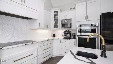 Kitchen - 2008 Larson Rd, Bismarck, ND 58504 photo 2 of 5