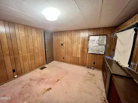 305 Dover Dr, Bismarck, ND 58504 photo 15