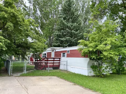 305 Dover Dr, Bismarck, ND 58504