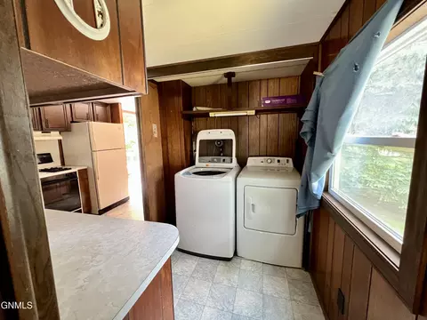 305 Dover Dr, Bismarck, ND 58504 photo 8