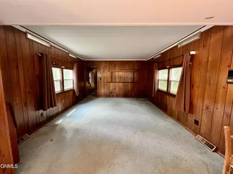 305 Dover Dr, Bismarck, ND 58504 photo 2