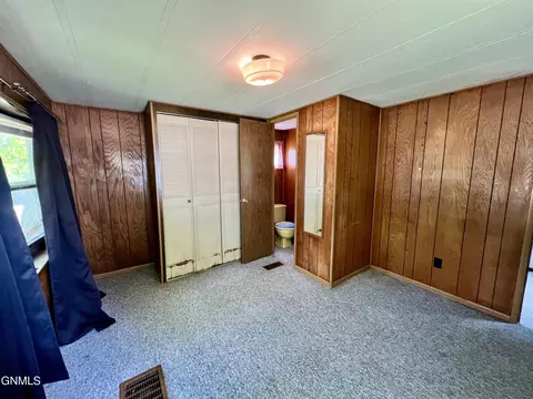 305 Dover Dr, Bismarck, ND 58504 photo 10