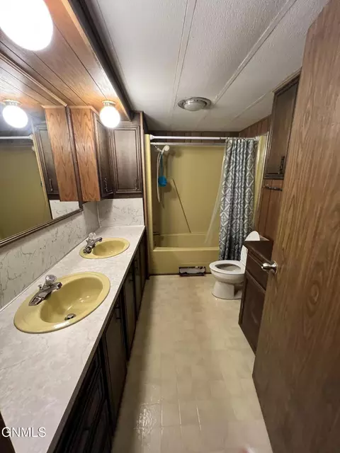 305 Dover Dr, Bismarck, ND 58504 photo 12