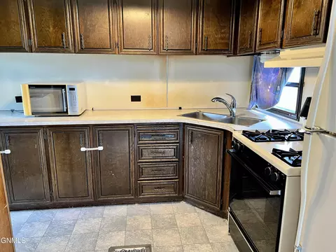 305 Dover Dr, Bismarck, ND 58504 photo 6