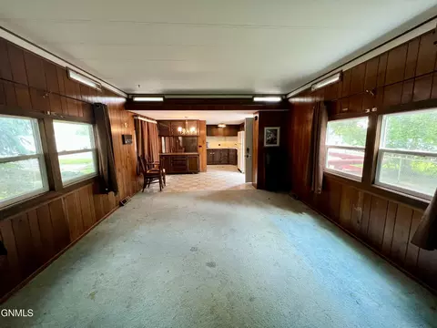 305 Dover Dr, Bismarck, ND 58504 photo 3