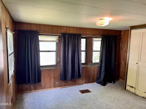 305 Dover Dr, Bismarck, ND 58504 photo 9