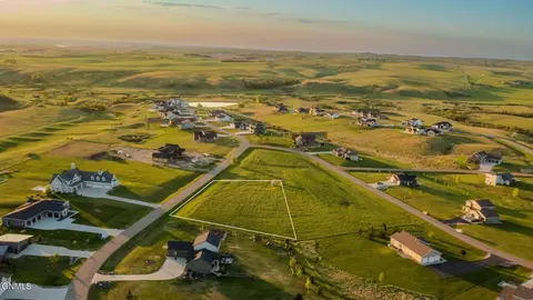 8019 Nicklaus Dr, Bismarck, ND 58503