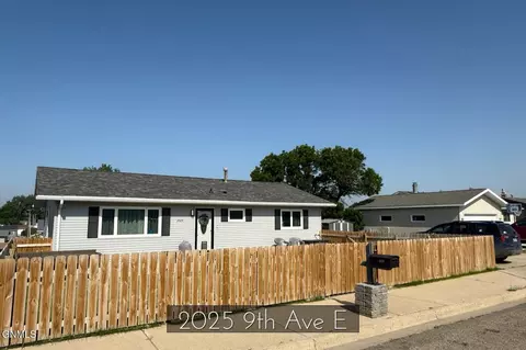 2025 9th Ave E, Williston, ND 58801