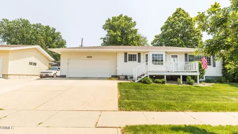 1205 22nd St, Bismarck, ND 58501