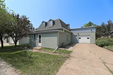 214 5th St N, New Salem, ND 58563