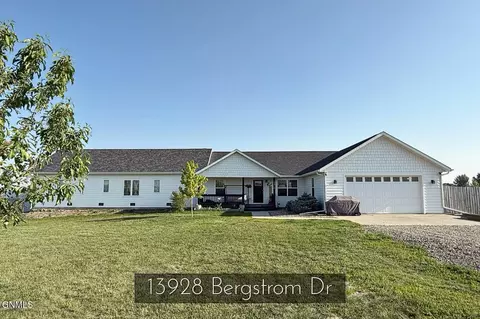 13928 Bergstrom Dr, Williston, ND 58801