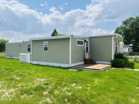 219 Prairie Ln SW, Mandan, ND 58554 photo 3