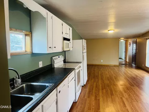 219 Prairie Ln SW, Mandan, ND 58554 photo 18