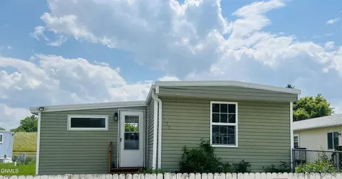 219 Prairie Ln SW, Mandan, ND 58554 photo 2