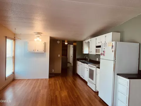 219 Prairie Ln SW, Mandan, ND 58554 photo 15