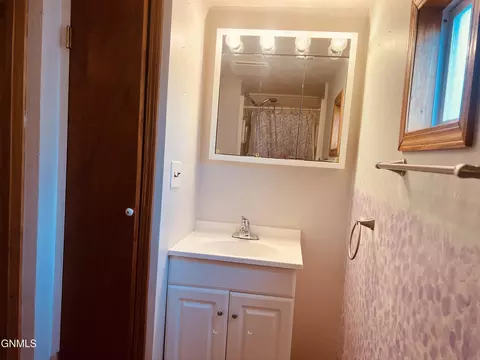 219 Prairie Ln SW, Mandan, ND 58554 photo 26