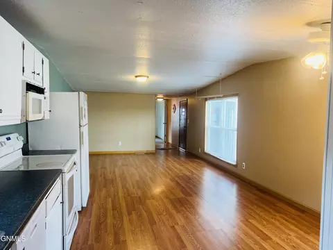 219 Prairie Ln SW, Mandan, ND 58554 photo 17
