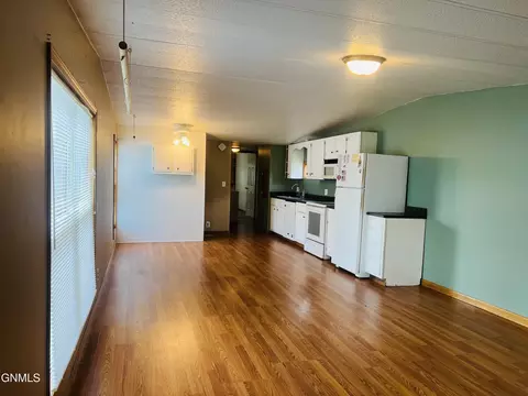 219 Prairie Ln SW, Mandan, ND 58554 photo 14