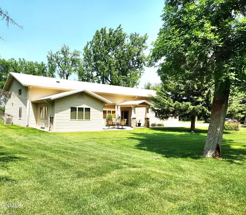 4500 Thornburg Dr, Bismarck, ND 58504