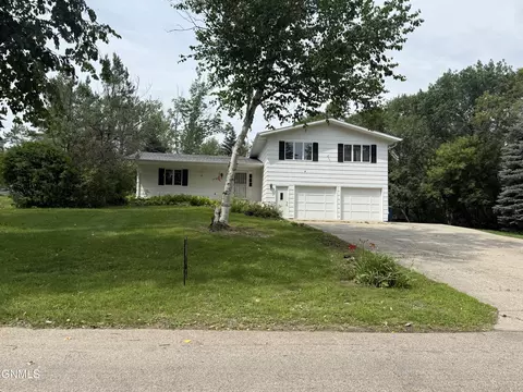 1125 8th Ave NW, Jamestown, ND 58401