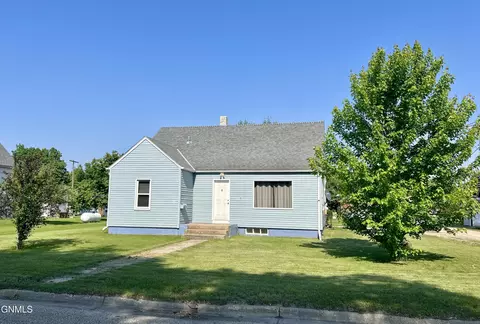 16 10th St N, Oakes, ND 58474